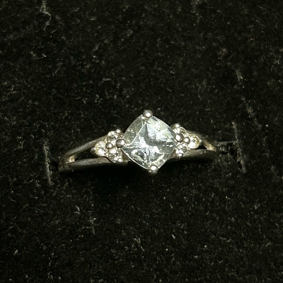 Aquamarine ring with accents - Picture 5 of 6